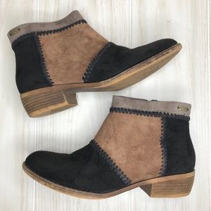 Roxy Black Color Block Ankle Suede Boots Size 9